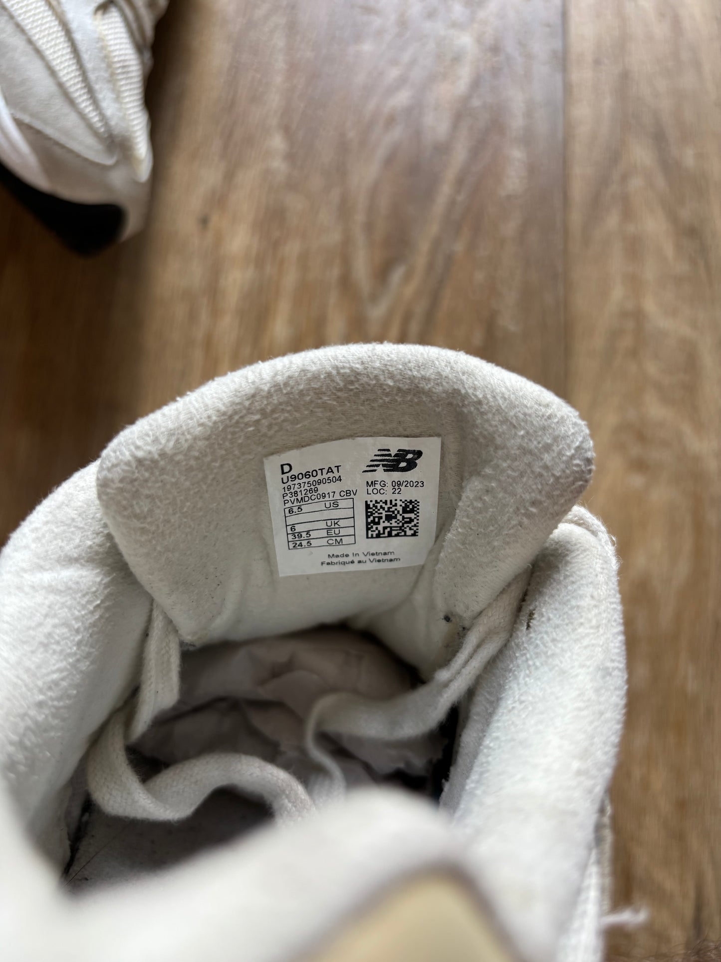 New Balance 9060 Beige (Taille 39,5)
