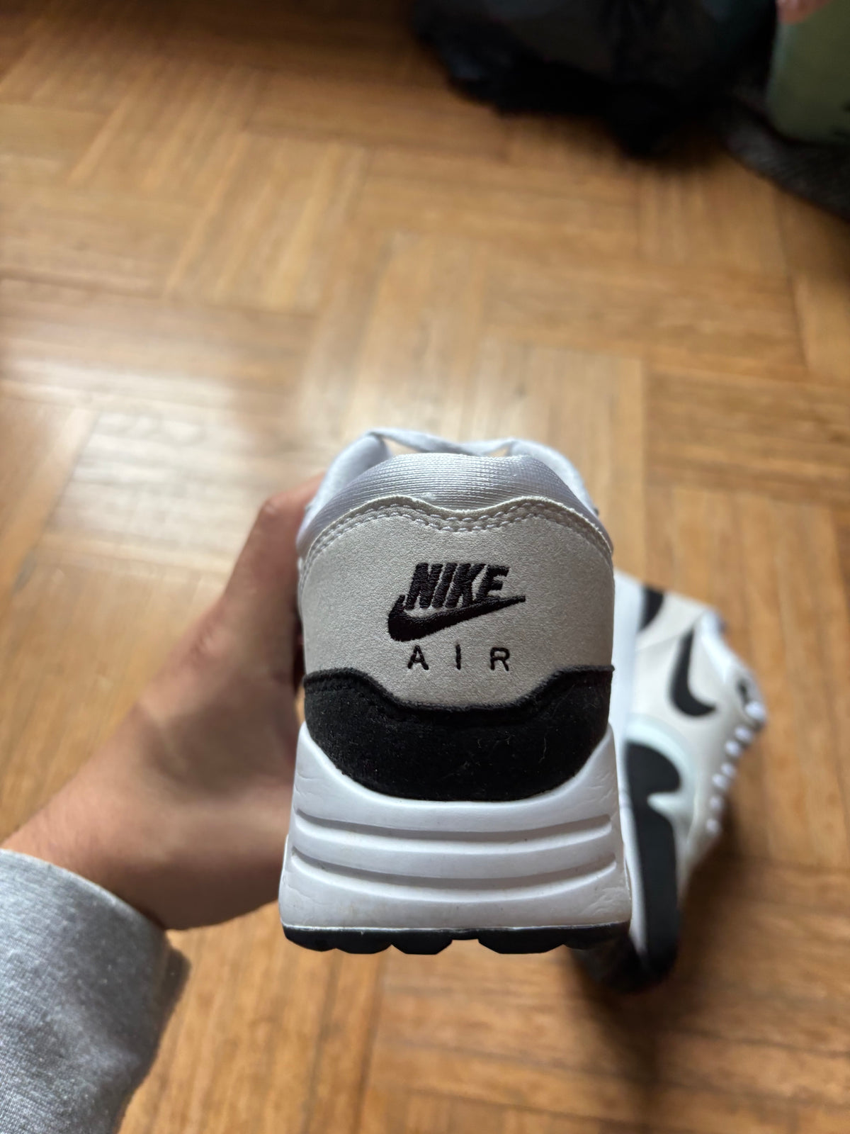 Nike Air Max 1 Noir Blanc| Sneakers Rétro - 37.5