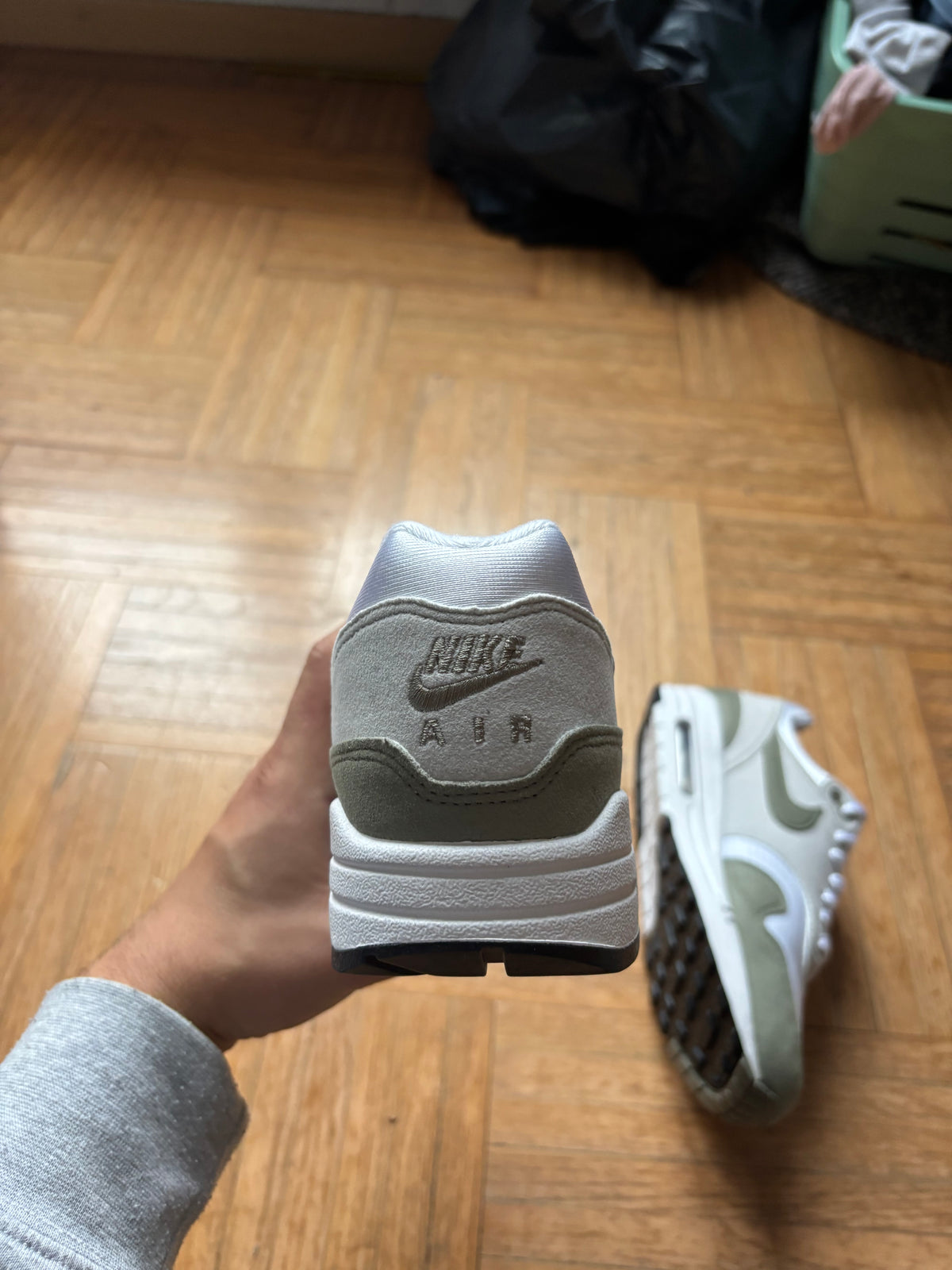 Nike Air Max 1 Vert Kaki Beige | Sneakers Rétro - 40